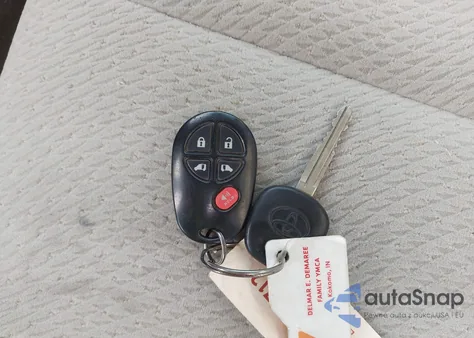 2013 Toyota Sienna Le V6 8 Passenger z USA, uszkodzony, nr VIN 5TDKK3DC3DS388045